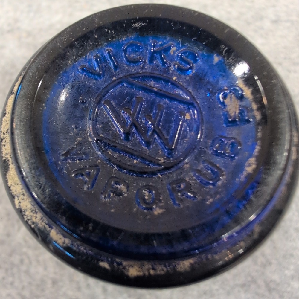 Vintage Vicks VapoRub Cobalt Blue Glass Jar with Rusty Metal Lid - Picture 3 of 4